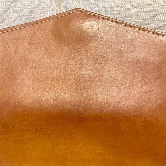 Portland Leather Astoria Crossbody Bag in Tan - Picture 4 of 8